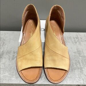 Free People Tan Open-Toe Leather Sandals Shoes Size 8